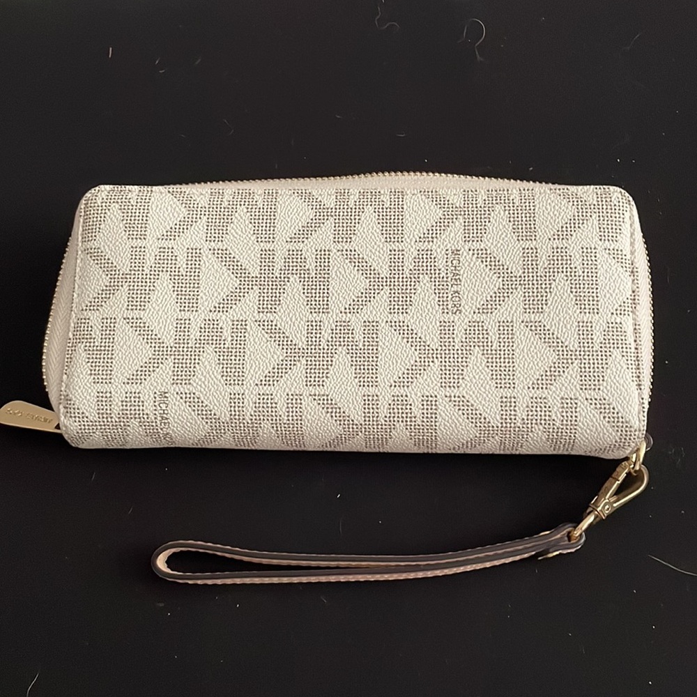 Michael Kors continental wallet - Picture 5 of 9